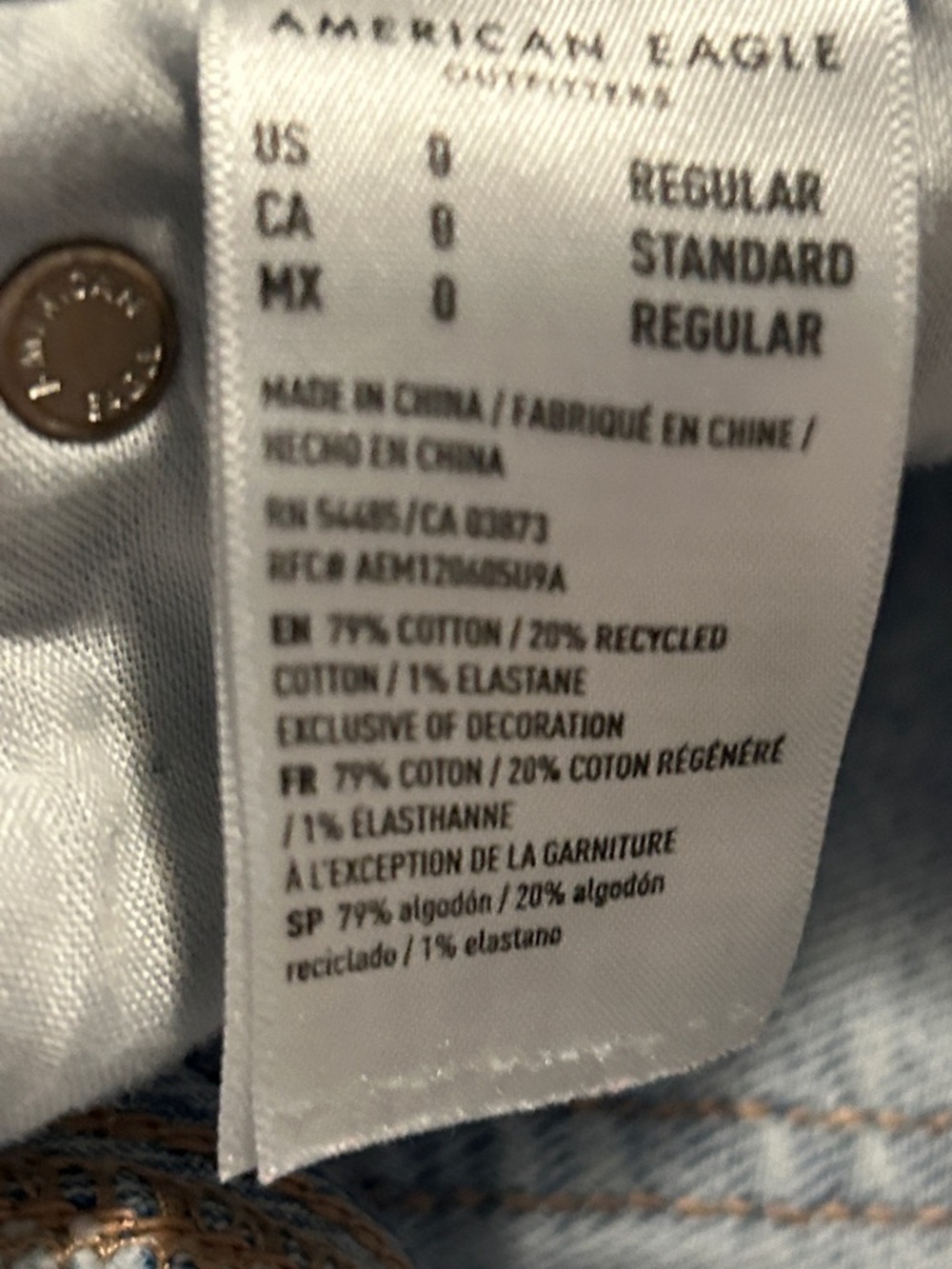 AEO Light Wash Distressed Jeans - Picture 3 of 9
